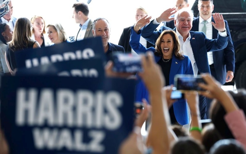 Harris i Trump z podobnym poparciem w czterech kluczowych stanach