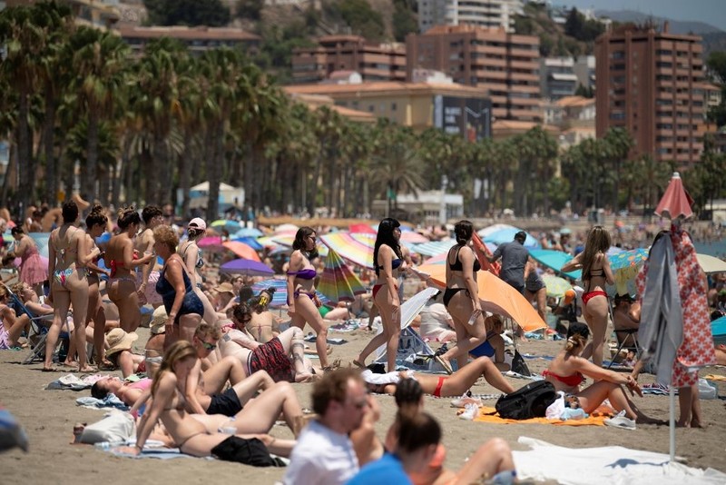 Spain: Tourism sector expects record 95 million tourists this year