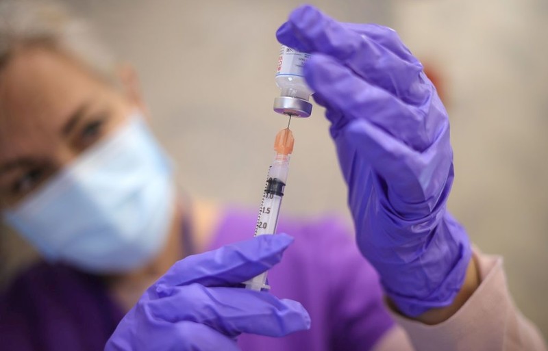 Zatwierdzono zaktualizowane szczepionki przeciwko Covid firm Pfizer i Moderna