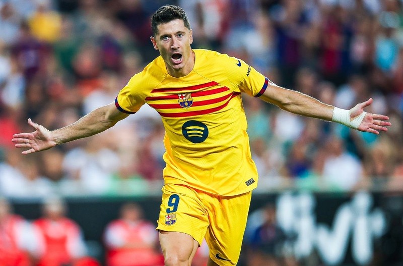 Football weekend in Europe: Lewandowski vs. Athletic, Bundesliga starts
