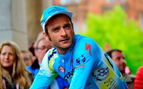 Michele Scarponi: Italian cyclist dies in training crash