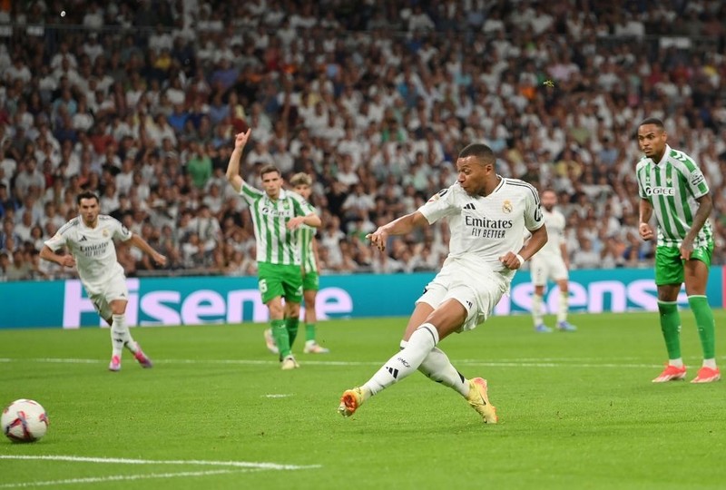 Liga hiszpańska: Real Madryt pokonał Betis, wyczekane gole Mbappe