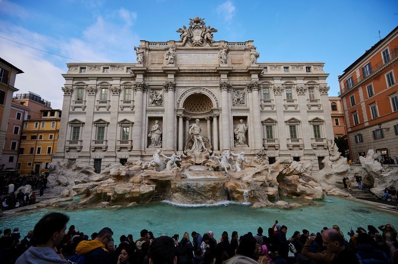 Rome authorities consider introducing fee for access to Trevi Fountain