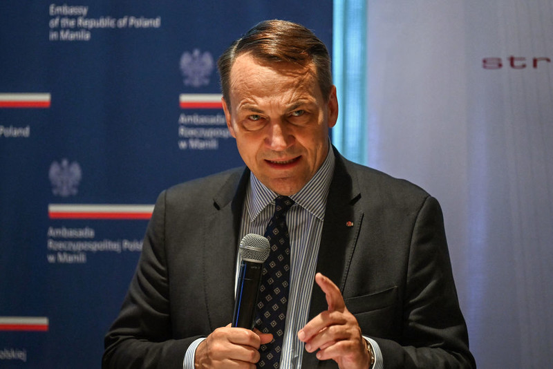 Sikorski in the UK: It is in the West's interest to give Ukraine weapons to repel attacks