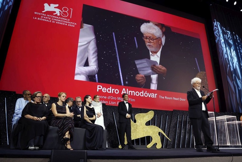 "W pokoju obok" Pedro Almodovara otrzymał Złotego Lwa dla najlepszego filmu