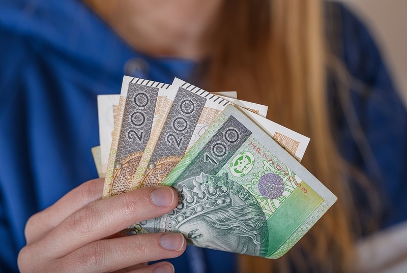 The minimum wage is to increase to PLN 4,666, and the minimum hourly rate to PLN 30,50