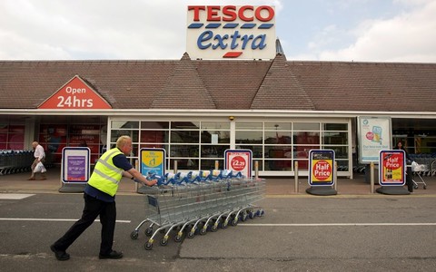 Związek zawodowy wygrywa z Tesco sprawę o zwalnianie i ponowne zatrudnianie za niższą stawkę