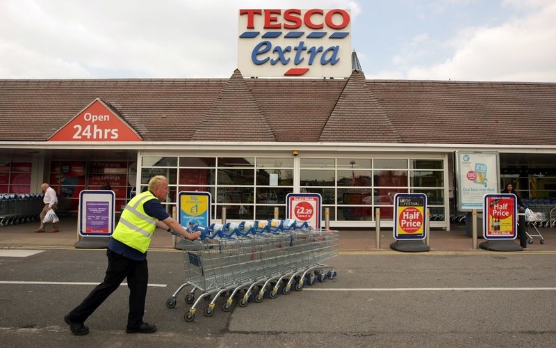 Związek zawodowy wygrywa z Tesco sprawę o zwalnianie i ponowne zatrudnianie za niższą stawkę