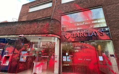 UK: Organizacja Palestine Action zaatakowała banki Barclays 