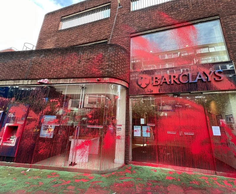 UK: Organizacja Palestine Action zaatakowała banki Barclays
