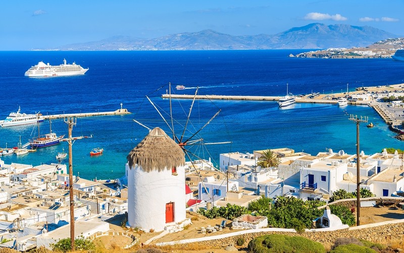 Każdy pasażer wysiadający na Mykonos i Santorini zapłaci 20 euro