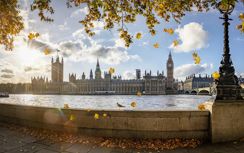 UK summer’s ‘last hurrah’ set to give way to heavy rainfall at weekend