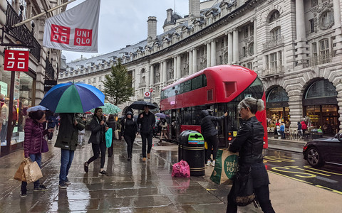 London to be hit with 17 hours of heavy rain with weather warning issued