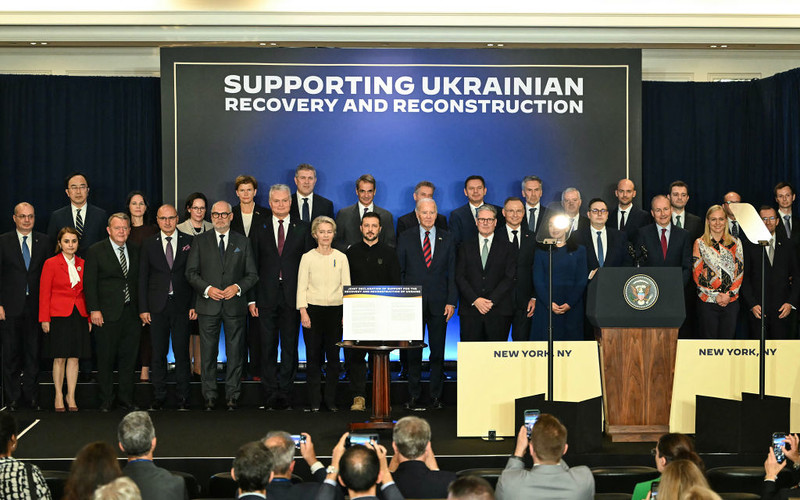 USA: Biden i przywódcy 30 państw podpisali deklarację wsparcia odbudowy Ukrainy