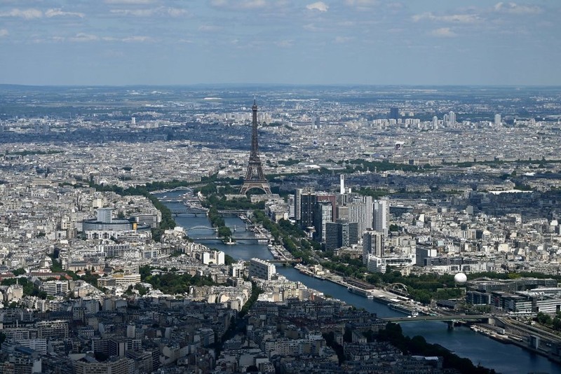 A property price record has been set in Paris: 230,000 euros per square metre
