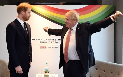 Boris Johnson próbował przekonać księcia Harry'ego, by nie wyjeżdżał z kraju razem z Meghan