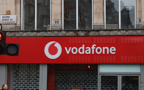 Brytyjskie sieci Vodafone i Three zapowiadają limit cenowy w wysokości 10 GBP miesięcznie