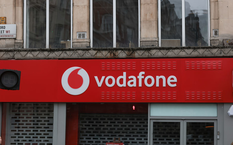 Brytyjskie sieci Vodafone i Three zapowiadają limit cenowy w wysokości 10 GBP miesięcznie