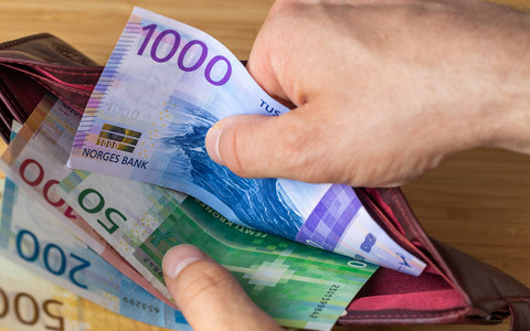 Norway mandates cash payments to safeguard seniors and security