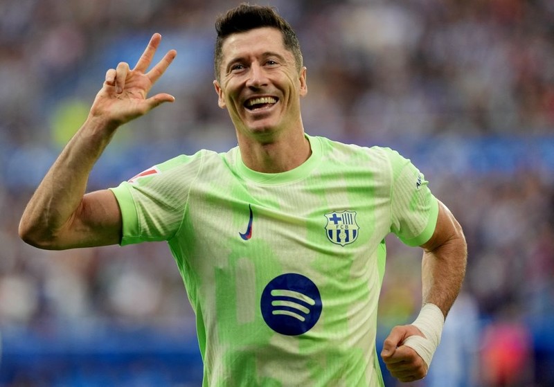 FC Barcelona pokonała Alaves. Lewandowski ustrzelił hat-tricka w 25 minut