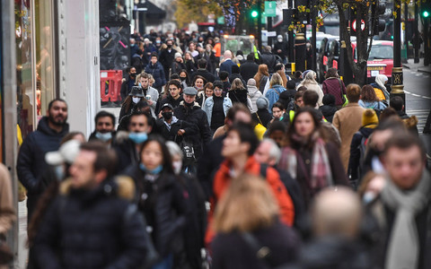 UK population rises by record 662,000 in a year driven by migration