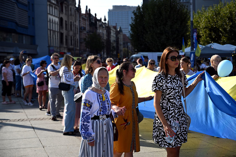 Survey: Poles' support for hosting refugees from Ukraine declines
