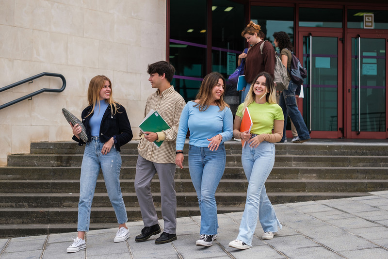 Uniwersytety w UK zaniepokojone spadkiem liczby wniosków o wizy dla zagranicznych studentów