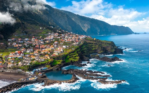 A tourist from Poland was rescued on the shores of Madeira