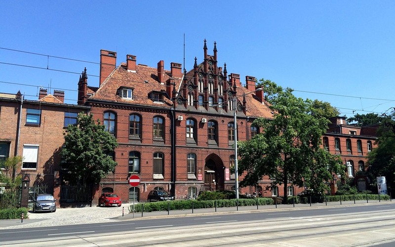 Uniwersytet Medyczny we Wrocławiu najlepszą uczelnią w Polsce