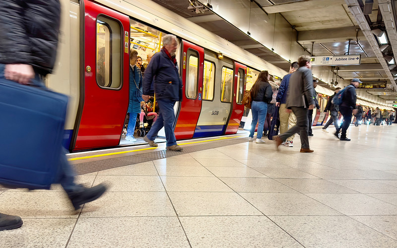 TfL obawia się, że popandemiczny powrót pasażerów dojeżdżających do pracy w Londynie wyhamował