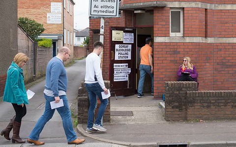 Brytyjscy wyborcy wybierają radnych w Walii, Szkocji i części Anglii