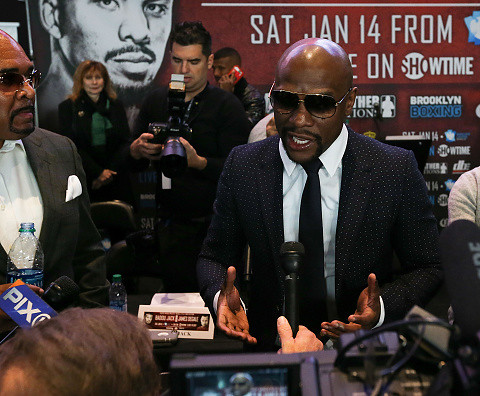 Former boxer Floyd Mayweather Jr. Thinks about ... buying a club
