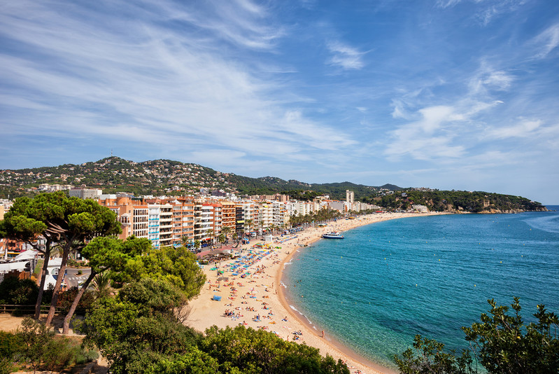 Despite the war, Ukrainians are visiting the Catalan coast in high numbers