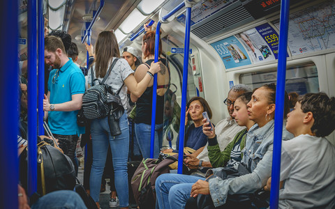 Natężenie hałasu w londyńskim metrze jest większe niż na koncertach muzycznych