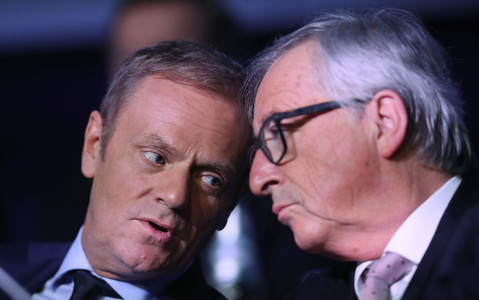 Tusk i Juncker gratulują Macronowi i Francuzom. "Gratulacje za wybór wolności"