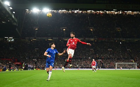 Liga angielska: Remis Chelsea na Old Trafford, porażka Aston Villi i kontuzja Casha