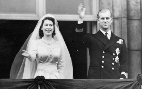 Slice of Queen's wedding cake sells for £2k