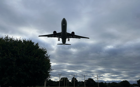 Zawężenie ścieżek przelotów nad Heathrow grozi powstaniem "kanałów hałasu" na londyńskim niebie