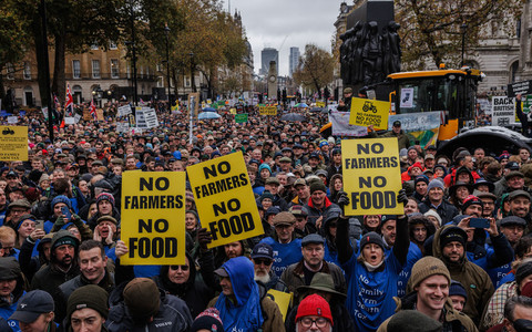 Thousands of farmers protest against inheritance tax changes