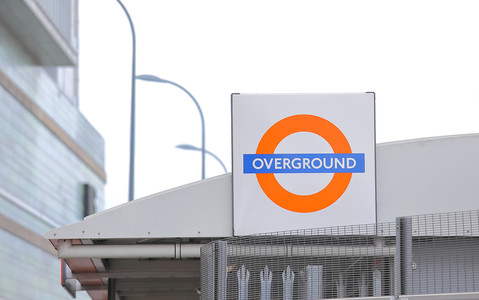 London Overground: Nowe nazwy i kolory linii pojawią się na stacjach po rebrandingu sieci