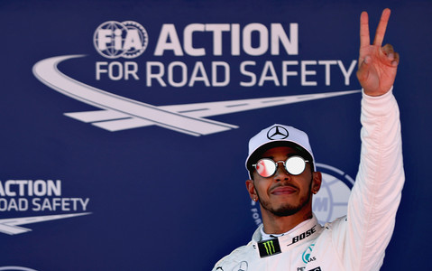 Lewis Hamilton on pole position in Spain ahead of Sebastian Vettel