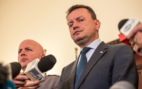 Błaszczak: Przyjmowanie uchodźców zagrażałoby bezpieczeństwu Polaków