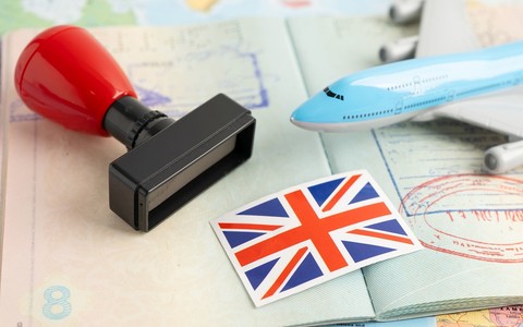 Net migration to UK hit record 906,000 in year to June 2023