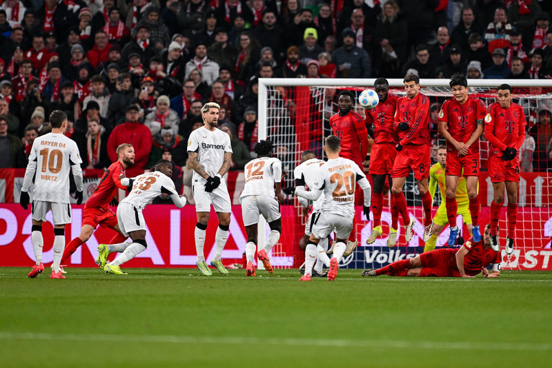 Puchar Niemiec: Bayer pokonał Bayern w 1/8 finału, czerwona kartka Neuera