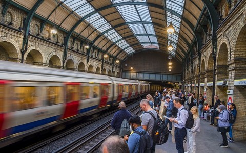 Londyn: TfL rezygnuje z planów wprowadzenia "bezzałogowych pociągów metra"