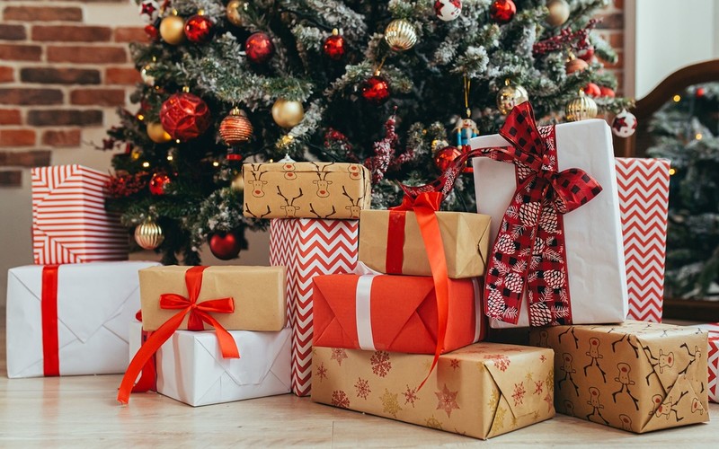 Half of Poles buy Christmas presents in advance and at reasonable prices