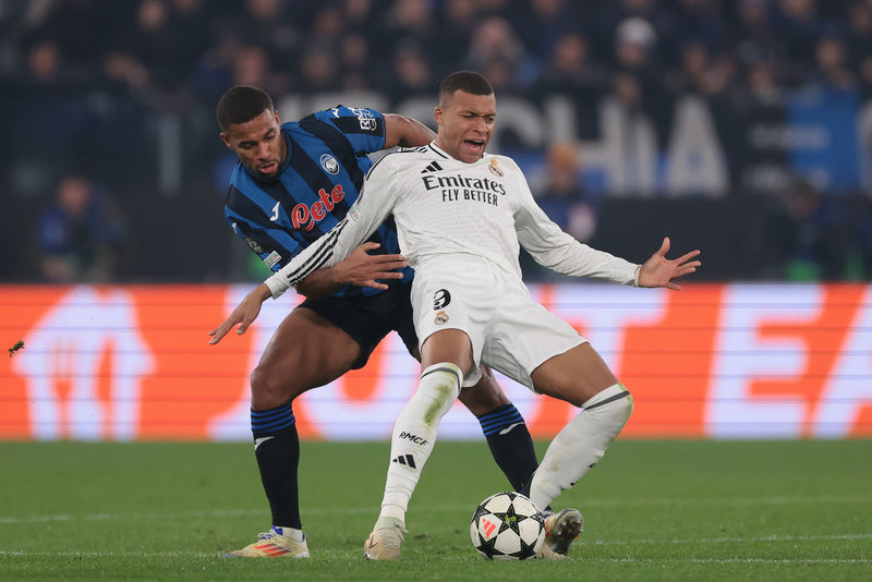 Real Madrid's Mbappe struggling with thigh injury