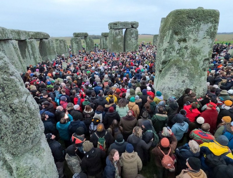 Tysiące osób świętowało przesilenie zimowe na Stonehenge