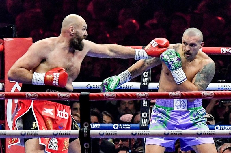 Usyk znów pokonał Fury'ego i obronił pasy mistrza świata wagi ciężkiej