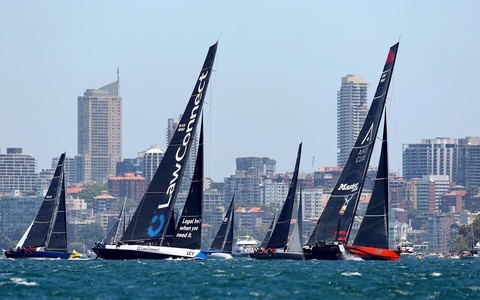 79. edycja regat Sydney-Hobart: Z powodu sztormu zginęło dwóch żeglarzy, wiele załóg się wycofało